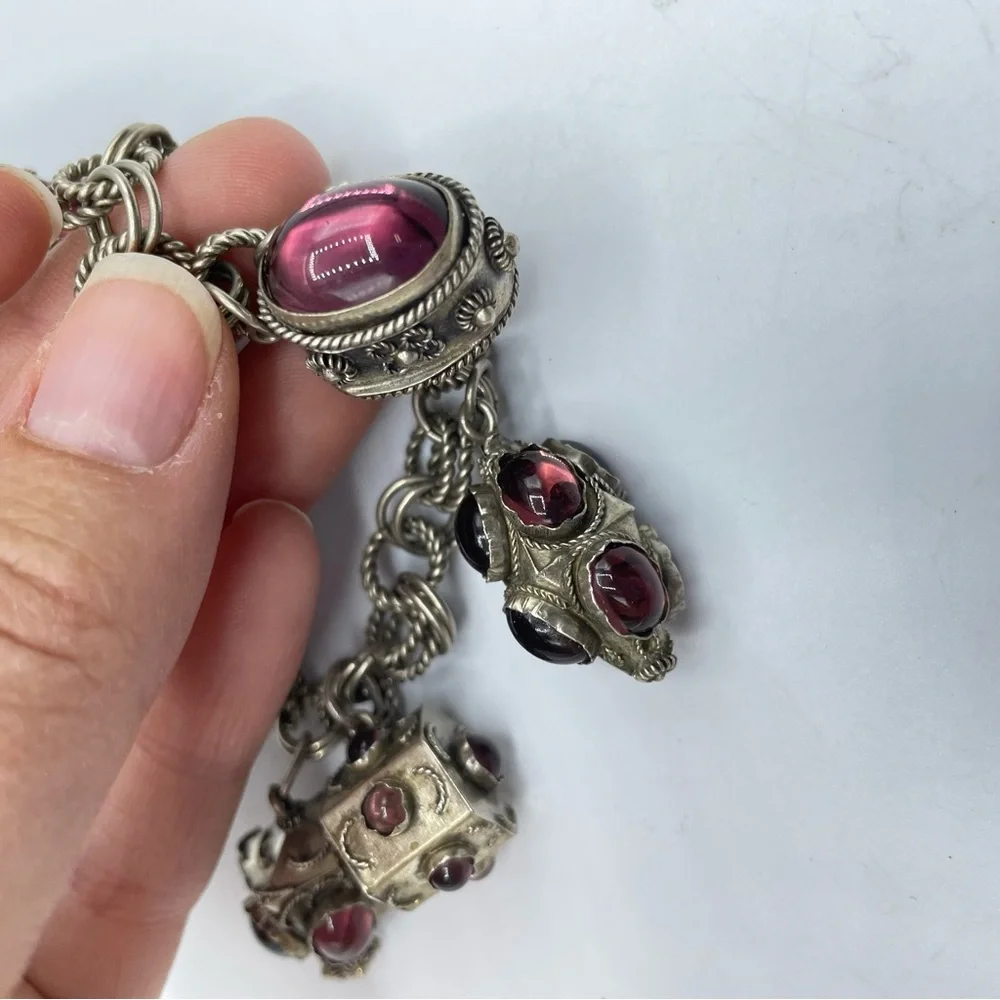 Silver Tone & Red Chunky Bead Charm Bracelet Vintage Style Costume_4